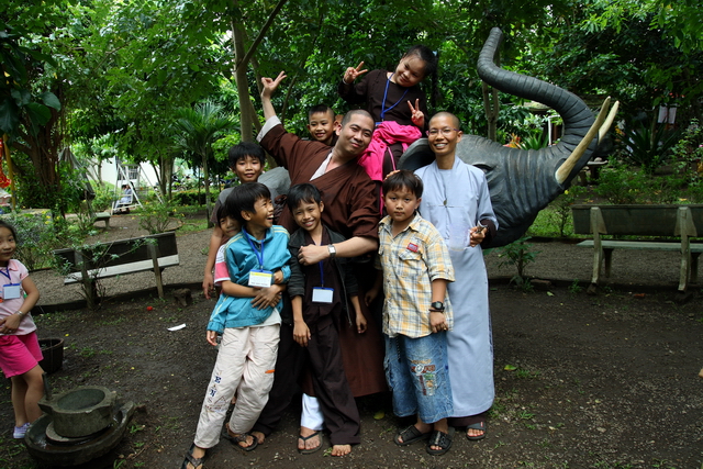 Đồng Nai: Mãi nhớ phiên chợ quê hương tại khóa tu mùa hè “Gieo hạt từ tâm” chùa Thiên Chánh