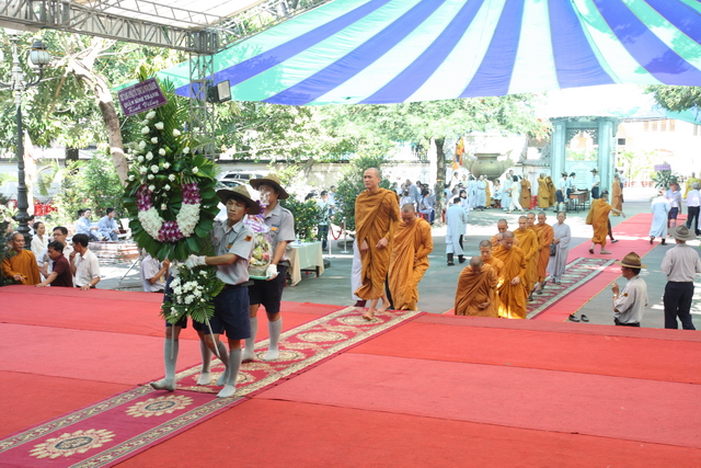 Chùm ảnh: Các đoàn viếng tang lễ HT. Thích Minh Châu sáng 03/09/2012