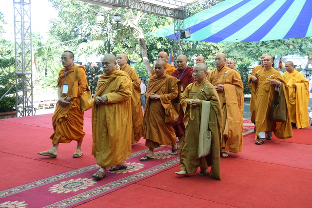 Chùm ảnh: Các đoàn viếng tang lễ HT. Thích Minh Châu sáng 03/09/2012