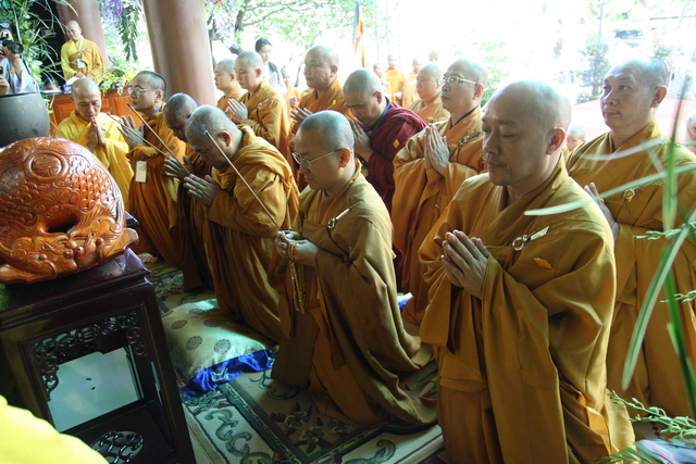 Chùm ảnh: Các đoàn viếng tang lễ HT. Thích Minh Châu sáng 03/09/2012