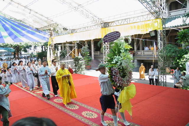 Chùm ảnh: Các đoàn viếng tang lễ HT. Thích Minh Châu sáng 03/09/2012