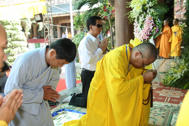 Chùm ảnh: Các đoàn viếng tang lễ HT. Thích Minh Châu sáng 03/09/2012