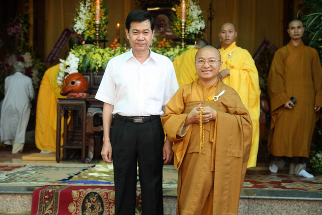 Chùm ảnh: Các đoàn viếng tang lễ HT. Thích Minh Châu sáng 03/09/2012