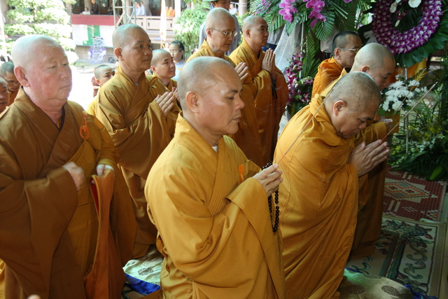 Chùm ảnh: Các đoàn viếng tang lễ HT. Thích Minh Châu sáng 03/09/2012