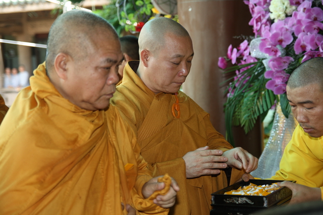 Chùm ảnh: Các đoàn viếng tang lễ HT. Thích Minh Châu sáng 03/09/2012