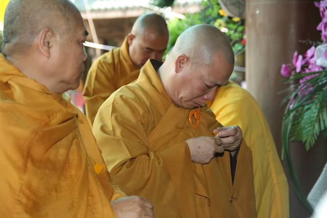 Chùm ảnh: Các đoàn viếng tang lễ HT. Thích Minh Châu sáng 03/09/2012