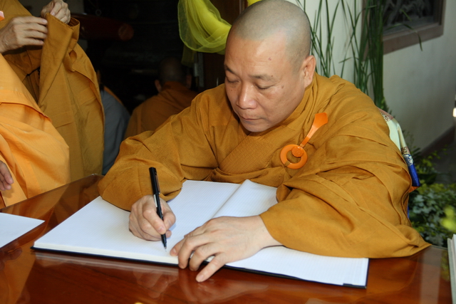 Chùm ảnh: Các đoàn viếng tang lễ HT. Thích Minh Châu sáng 03/09/2012