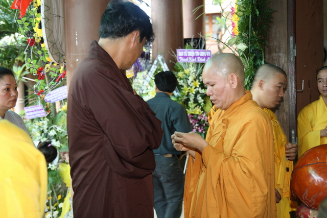 Chùm ảnh: Các đoàn viếng tang lễ HT. Thích Minh Châu sáng 03/09/2012