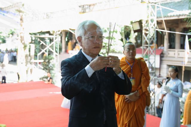 Chùm ảnh: Các đoàn viếng tang lễ HT. Thích Minh Châu sáng 03/09/2012