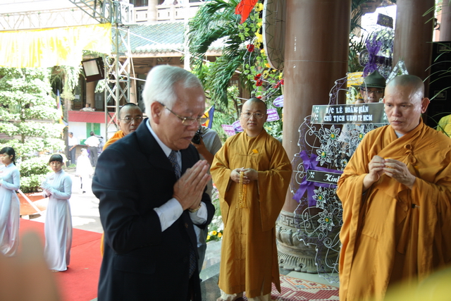 Chùm ảnh: Các đoàn viếng tang lễ HT. Thích Minh Châu sáng 03/09/2012