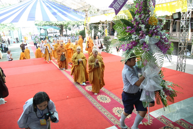 Chùm ảnh: Các đoàn viếng tang lễ HT. Thích Minh Châu sáng 03/09/2012