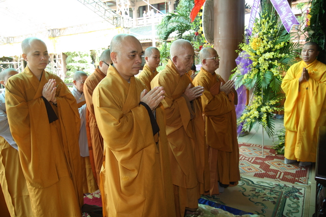 Chùm ảnh: Các đoàn viếng tang lễ HT. Thích Minh Châu sáng 03/09/2012