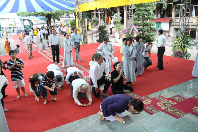 Chùm ảnh: Các đoàn viếng tang lễ HT. Thích Minh Châu sáng 03/09/2012