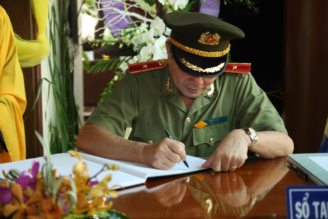 Chùm ảnh: Các đoàn viếng tang lễ HT. Thích Minh Châu sáng 03/09/2012