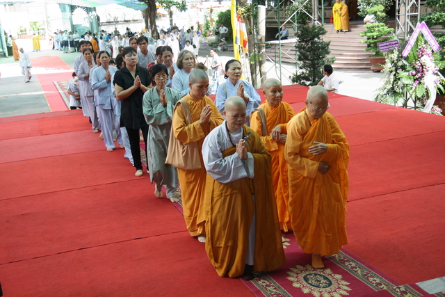 Chùm ảnh: Các đoàn viếng tang lễ HT. Thích Minh Châu sáng 03/09/2012