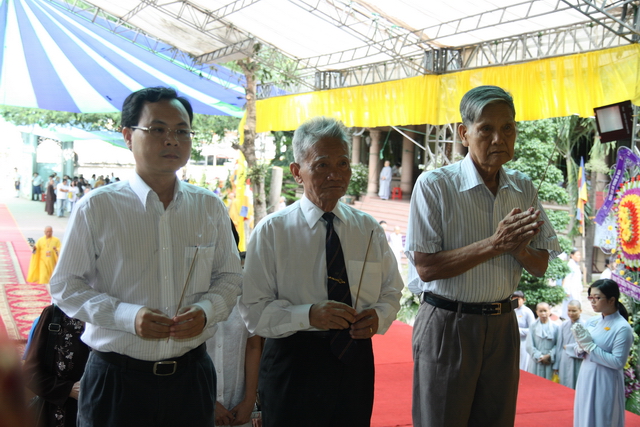 Chùm ảnh: Các đoàn viếng tang lễ HT. Thích Minh Châu sáng 03/09/2012