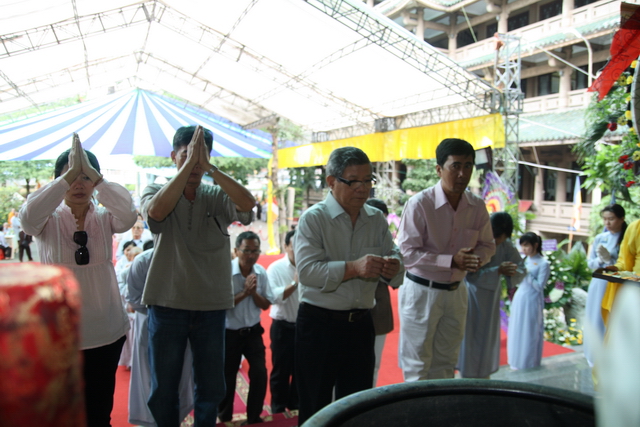 Chùm ảnh: Các đoàn viếng tang lễ HT. Thích Minh Châu sáng 03/09/2012