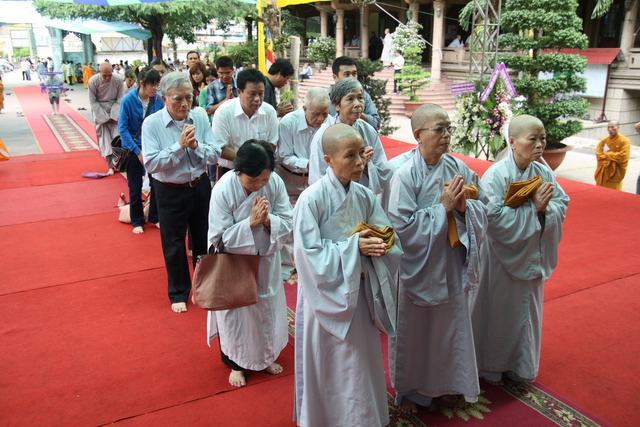 Chùm ảnh: Các đoàn viếng tang lễ HT. Thích Minh Châu sáng 03/09/2012