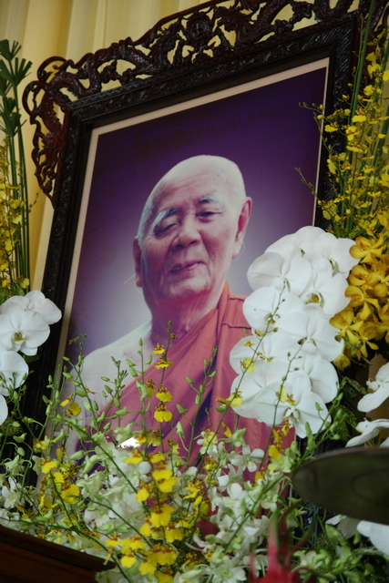 Chùm ảnh: Các đoàn viếng tang lễ HT. Thích Minh Châu sáng 03/09/2012