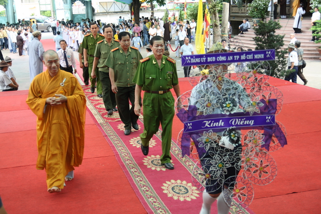 Chùm ảnh: Các đoàn viếng tang lễ HT. Thích Minh Châu sáng 03/09/2012