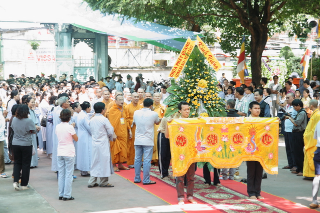 Chùm ảnh: Các đoàn viếng tang lễ HT. Thích Minh Châu sáng 03/09/2012