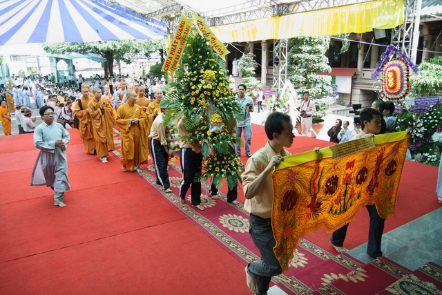 Chùm ảnh: Các đoàn viếng tang lễ HT. Thích Minh Châu sáng 03/09/2012