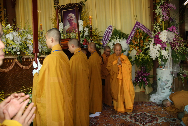 Chùm ảnh: Các đoàn viếng tang lễ HT. Thích Minh Châu sáng 03/09/2012