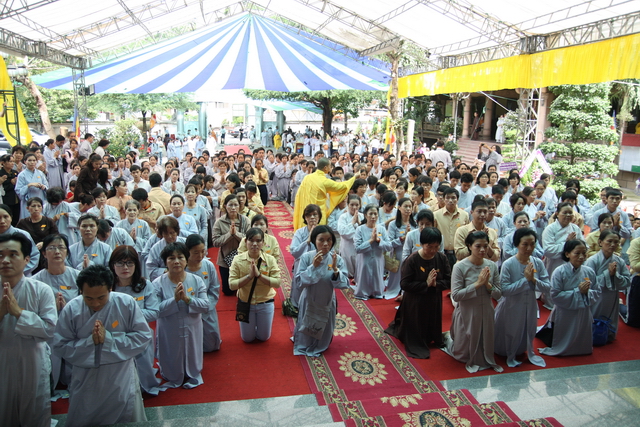 Chùm ảnh: Các đoàn viếng tang lễ HT. Thích Minh Châu sáng 03/09/2012