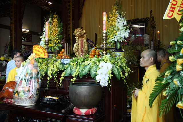 Chùm ảnh: Các đoàn viếng tang lễ HT. Thích Minh Châu sáng 03/09/2012