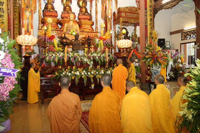 Chùm ảnh: Các đoàn viếng tang lễ HT. Thích Minh Châu sáng 03/09/2012