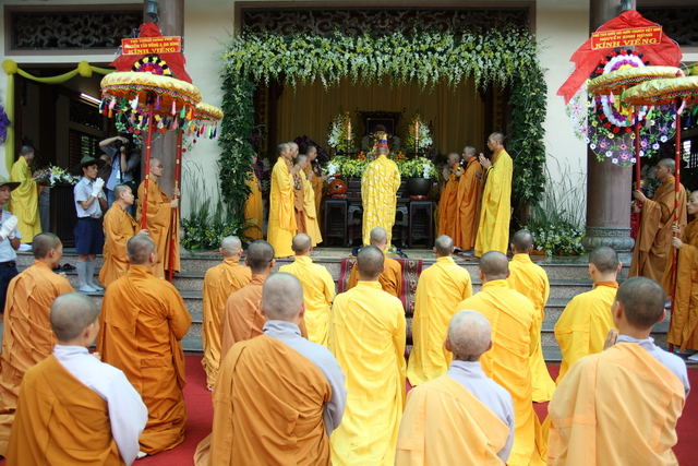 Chùm ảnh: Các đoàn viếng tang lễ HT. Thích Minh Châu sáng 03/09/2012