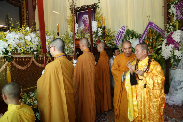 Chùm ảnh: Các đoàn viếng tang lễ HT. Thích Minh Châu sáng 03/09/2012