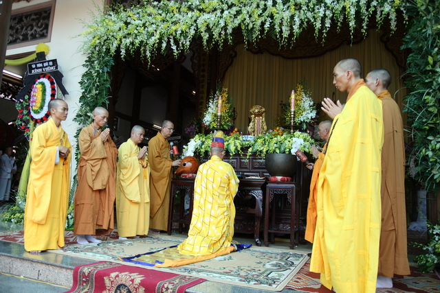 Chùm ảnh: Các đoàn viếng tang lễ HT. Thích Minh Châu sáng 03/09/2012