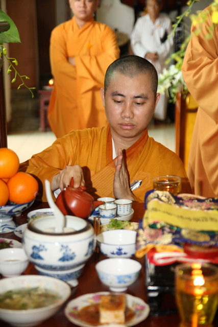 Chùm ảnh: Các đoàn viếng tang lễ HT. Thích Minh Châu sáng 03/09/2012