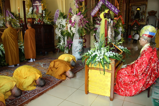 Chùm ảnh: Các đoàn viếng tang lễ HT. Thích Minh Châu sáng 03/09/2012