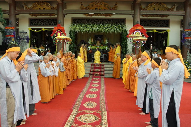 Chùm ảnh: Các đoàn viếng tang lễ HT. Thích Minh Châu sáng 03/09/2012