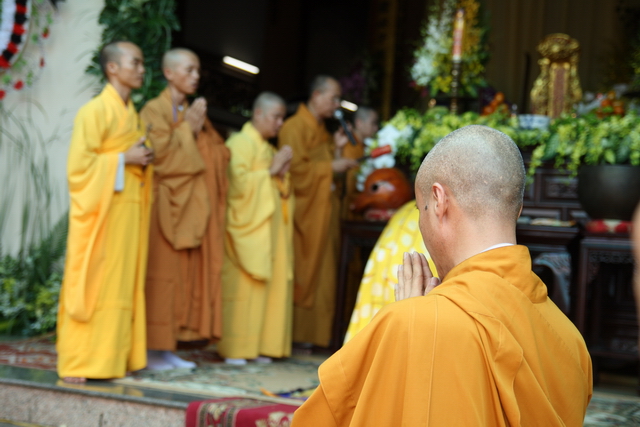 Chùm ảnh: Các đoàn viếng tang lễ HT. Thích Minh Châu sáng 03/09/2012