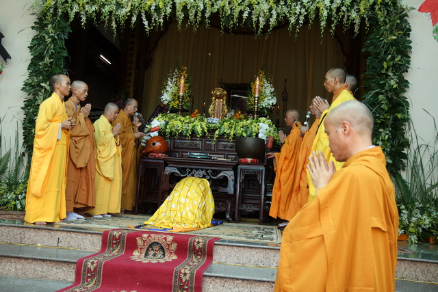 Chùm ảnh: Các đoàn viếng tang lễ HT. Thích Minh Châu sáng 03/09/2012