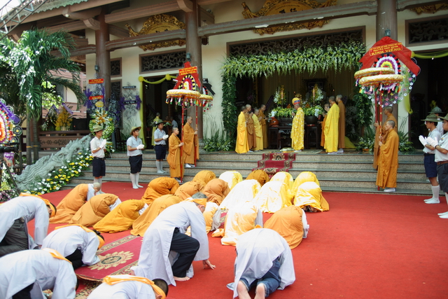 Chùm ảnh: Các đoàn viếng tang lễ HT. Thích Minh Châu sáng 03/09/2012