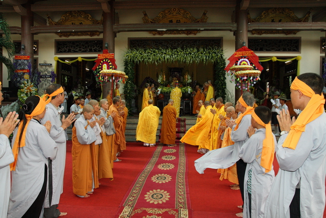 Chùm ảnh: Các đoàn viếng tang lễ HT. Thích Minh Châu sáng 03/09/2012