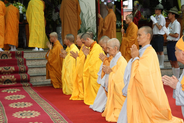 Chùm ảnh: Các đoàn viếng tang lễ HT. Thích Minh Châu sáng 03/09/2012