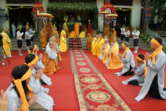 Chùm ảnh: Các đoàn viếng tang lễ HT. Thích Minh Châu sáng 03/09/2012