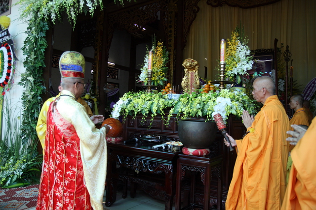 Chùm ảnh: Các đoàn viếng tang lễ HT. Thích Minh Châu sáng 03/09/2012