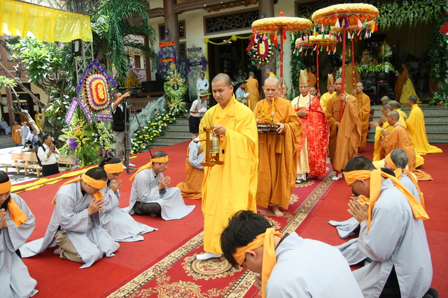 Chùm ảnh: Các đoàn viếng tang lễ HT. Thích Minh Châu sáng 03/09/2012