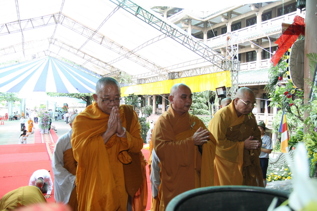 Chùm ảnh: Các đoàn viếng tang lễ HT. Thích Minh Châu sáng 03/09/2012