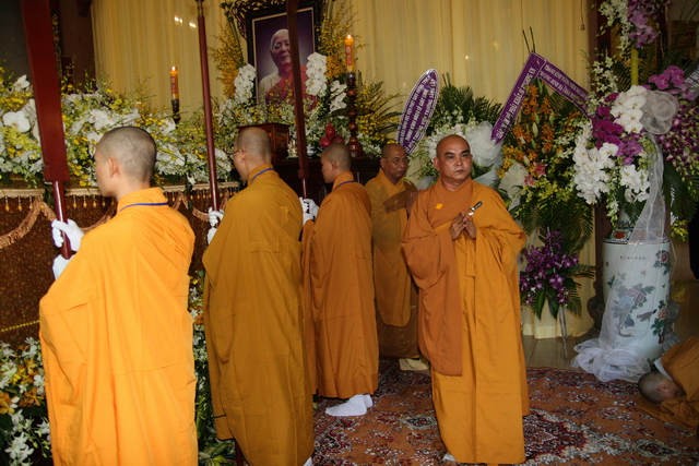 Chùm ảnh: Các đoàn viếng tang lễ HT. Thích Minh Châu sáng 03/09/2012