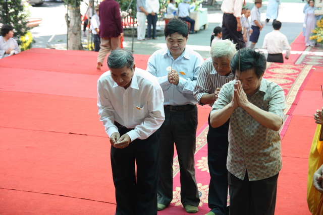 Chùm ảnh: Các đoàn viếng tang lễ HT. Thích Minh Châu sáng 03/09/2012