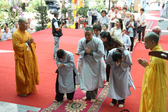 Chùm ảnh: Các đoàn viếng tang lễ HT. Thích Minh Châu sáng 03/09/2012