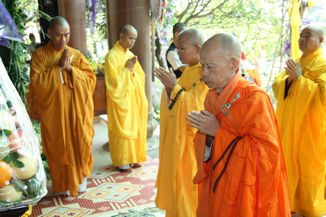 Chùm ảnh: Các đoàn viếng tang lễ HT. Thích Minh Châu - Chiều 03/09/2012