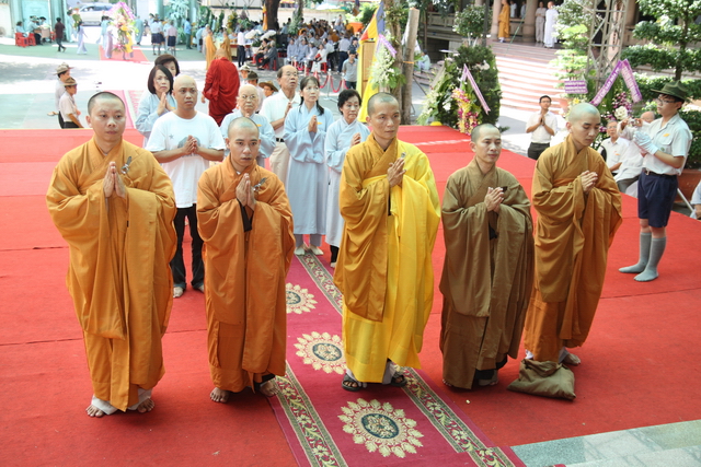 Chùm ảnh: Các đoàn viếng tang lễ HT. Thích Minh Châu - Chiều 03/09/2012